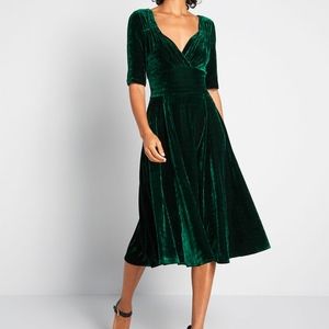Collectif x MC Vixen Green Velvet Midi Dress